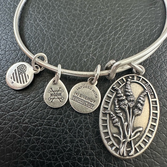 Brand new Alex and Ani bracelet in silver - Picture 5 of 6